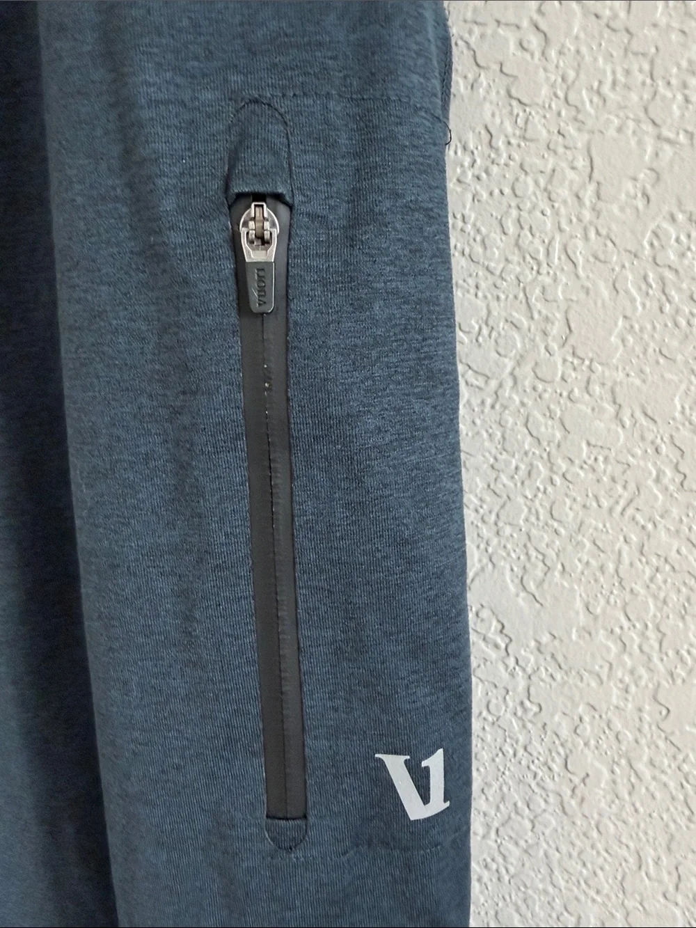 W Sunday Performance Joggers In Ink Blue . Size L